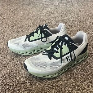On Running Cloudstratus Men’s size 10